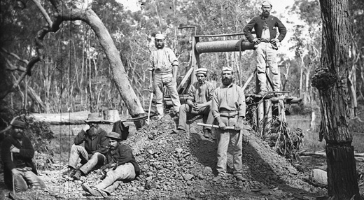 Small gold minehead without shelter and six miners, Gulgong