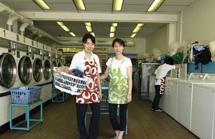 Kelly Xu and Georgina Ge, The Washing Done, 209 Enmore Road, 9 November 2009
