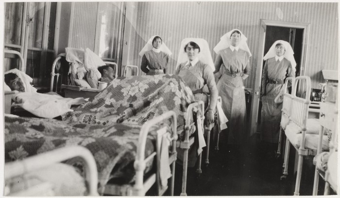 France, Wimereux, 1915, Australian Voluntary Hospital Group of sisters, L to R: Sister Baxter, Sister Anderson, Sister Dowling and Sister (?) all from Sydney