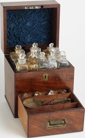Travelling medicine chest belonging to the Macquarie family, c. 1820