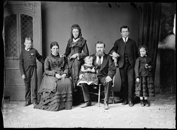 Peterson [Sven Petersen?] and family