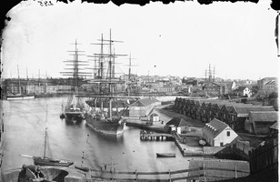 Circular Quay from Dawes Point fortifications with the ships Haddon Hall (closest to camera), La Hogue (in front of Customs House) and Aviemore (second from left), in port