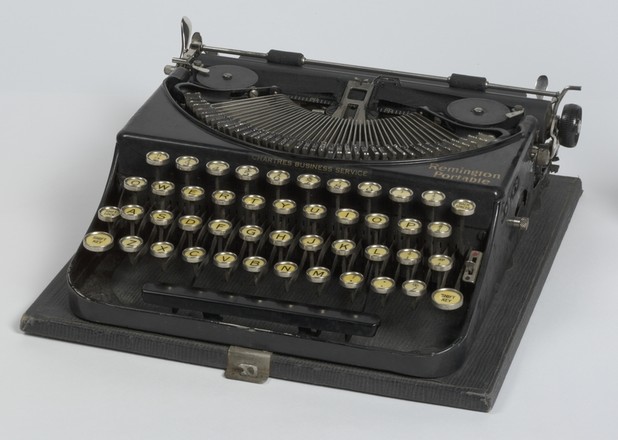 Remington Portable No. 2 typewriter belonging to Damien Parer, Paramount News