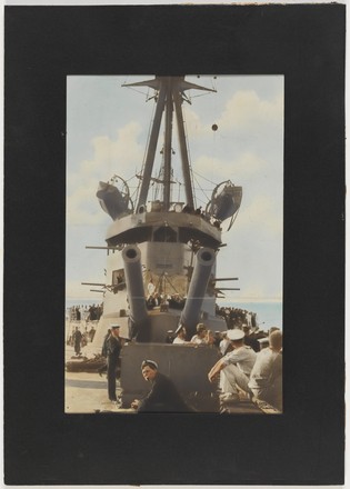 HMAS Australia crew waiting departure of the Sydney destroyer for a night raid on [Rabaul], c. 1914–1915