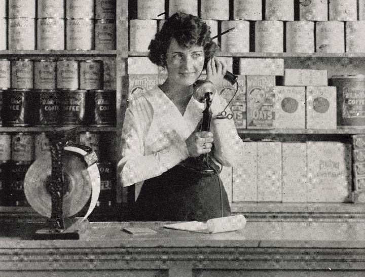 The Helpful Sales Assistant, Getting the most out of retailing, Sydney: National Cash Register Co. Ltd., c.1920